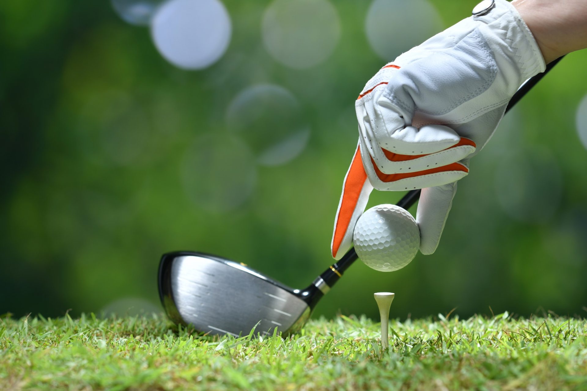The difference between a strong, weak and neutral golf grip?